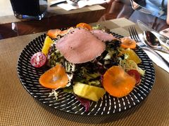 黑胡椒牛肉水果蔬菜沙拉-YUE·6·西式融合餐厅(外滩六号店)