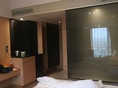 -上海虹桥西郊假日酒店