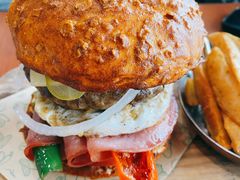 双蛋指椒牛肉汉堡-魏斯理汉堡(西安沣东吾悦店)