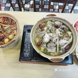 两廣牛杂•牛腩牛杂煲