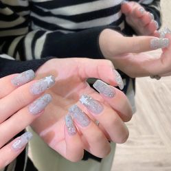 -花岐款式专研健康美甲沙龙
