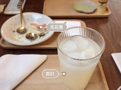雪梨白桃苏打-知亘茶食