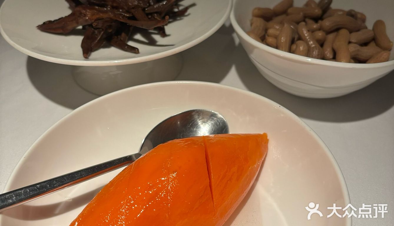 新荣记小酒馆更适合喝酒聊天吃吃小菜逛逛外滩