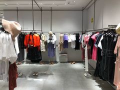 -URBAN REVIVO(欢乐海岸购物中心店)