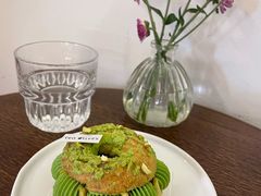 开心果树莓泡芙-Ten Olives甜点
