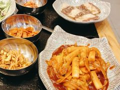 -臻牛烤肉