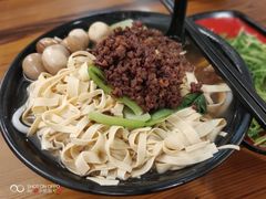 -丽虹云南过桥米线(兴工街店)