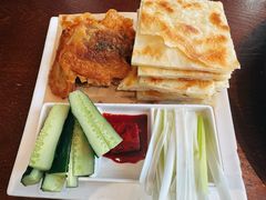 大饼卷焦炸肉片-涿掌柜·涿州宴