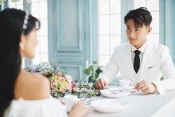 -现代经典婚纱摄影