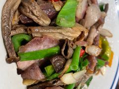 鹿茸菌炒腊肉-妈妈的味道·腾冲特色菜(和顺古镇店)