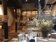 -猫的天空之城概念书店(杭州南宋御街店)