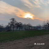 请举起你的左手左手代表着新房，让你不会向困难低头