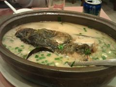 招牌秘制鱼头砂锅-老大同酒家·糟卤·本帮菜(中山公园店)