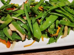 荷兰豆炒菌菇丝-云海肴·汽锅鸡·云南菜(美罗城店)