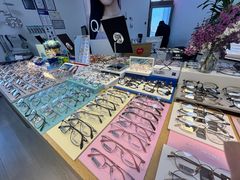 -天空之镜眼镜店蔡司依视路配镜授权零售店(望京颐堤港店)