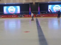 -冰纷万象滑冰场(二七万象城店)