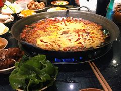 锅底颜色真的很赞-肥龙火锅(南坪店)