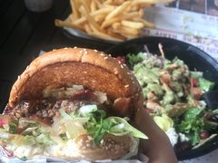 -The Habit Burger Grill 哈比特汉堡(爱琴海店)