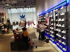 -阿迪达斯(武林银泰三叶草店)