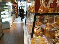 面包甜点陈列柜-匠造烘焙(上海湾店)