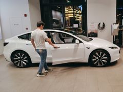 -TESLA 特斯拉(上海太古汇体验店)