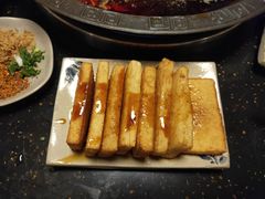 -茅草房·河畔园林火锅