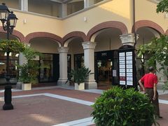 -佛罗伦萨小镇广佛名品奥特莱斯(疏港路店)