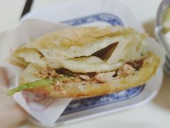 油旋夹五花肉-油旋红特色小吃(定边店)