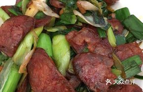 Stir-fried腊 Meat with Garlic
