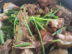 生焗鲶鱼-红炎炎农家菜老字号(金水台店)