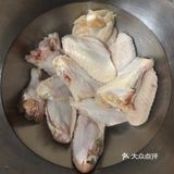 画面很长很有趣 但是我只记得他女儿狂吃鸡翅的画面