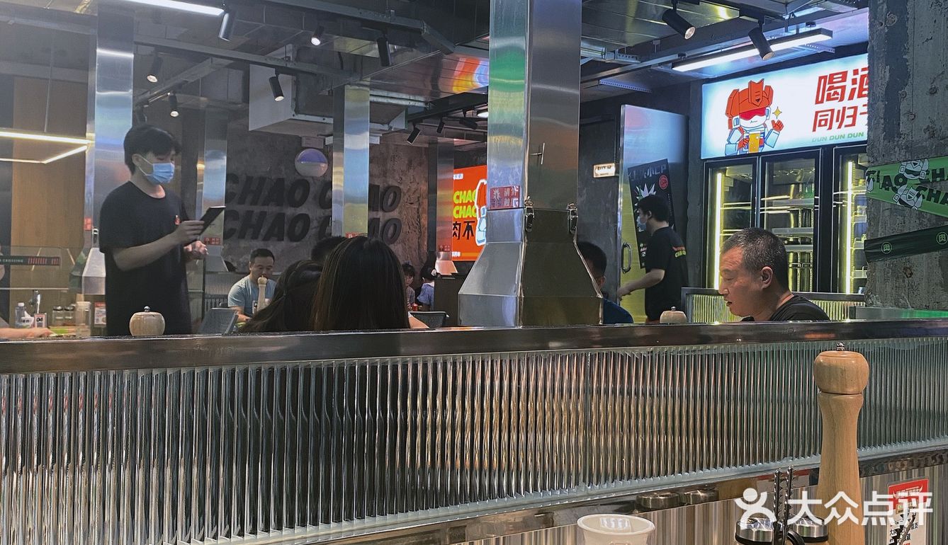 坐在全景落地窗前吃烤肉是一种什么样的体验