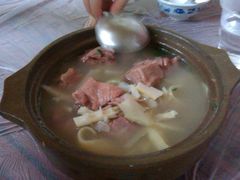 馄饨老鸭煲-老品芳