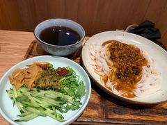 麻酱肉臊子拌粉-小满手工粉(上海新世界城店)