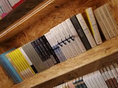 -新华里咖啡书吧(新华书店小寨店)