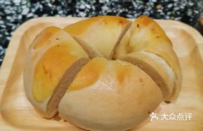 White Peach Bagel