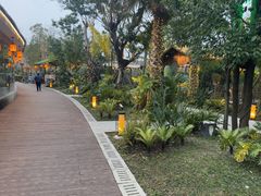 -茅草房·河畔园林火锅