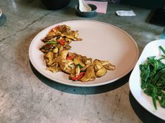 野芫荽炒牛肝菌-半山腰·云南菜(侨福芳草地店)