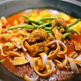 排隊兩層樓的鐵鍋燉