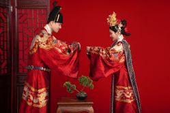 -挪娅婚纱摄影皇家会所