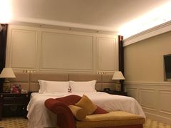 -深圳富苑皇冠假日套房酒店