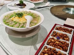 -鞍山大白鲨美食酒店