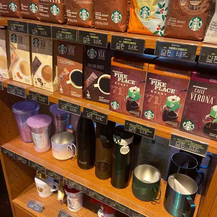 这是最脏的一家星巴克了,服务员态度差,还很懒,上个图大家围观