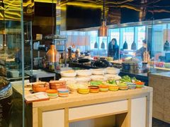 自助取餐区-大中华希尔顿酒店-念自助餐·嗨啤·小龙虾