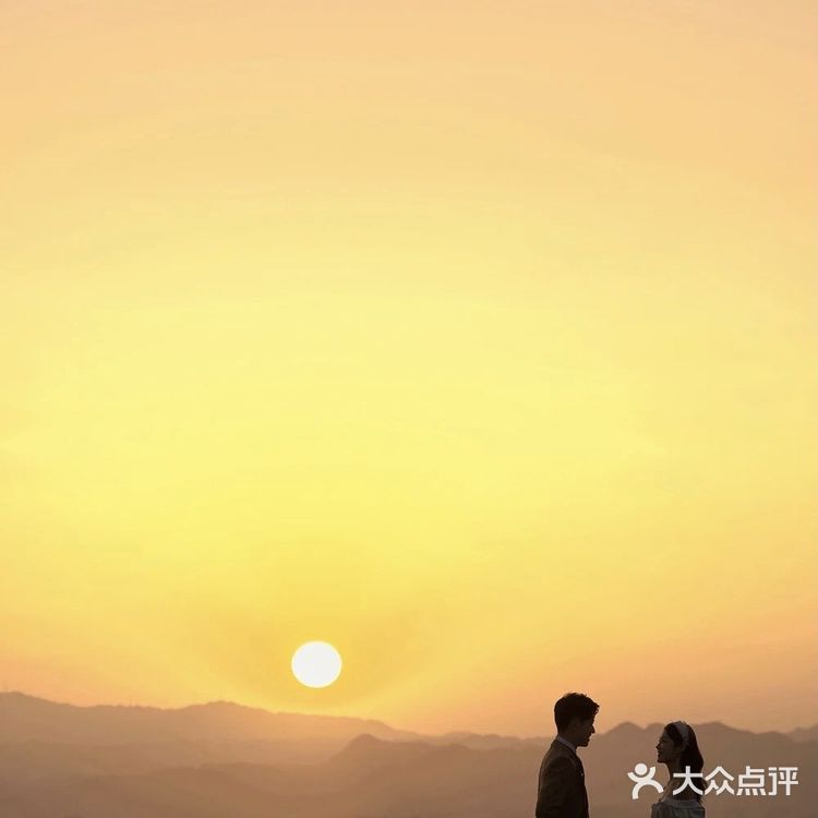  姐妹看了都会夸赞的电影感婚纱照氛围感满满