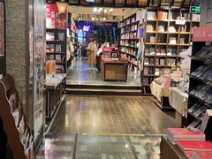 -钟书阁(松江泰晤士小镇店)