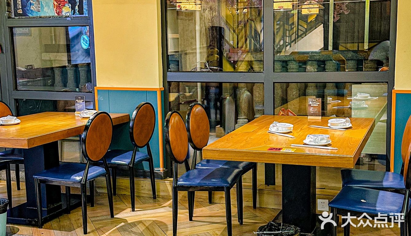 湖北餐馆显眼包，秋天冲地道湖北菜[礼花]