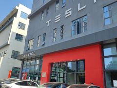 -TESLA 特斯拉(深圳观澜特斯拉直营钣喷中心)