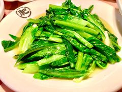 -肥肥虾庄·金牌油焖大虾(汉街SKP店)