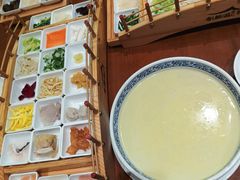 过桥米线汤底-香麒园·过桥米线·南湖雅宴